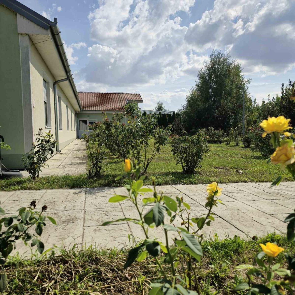 Spoljašnji izgled doma Gold Star u Kovačici